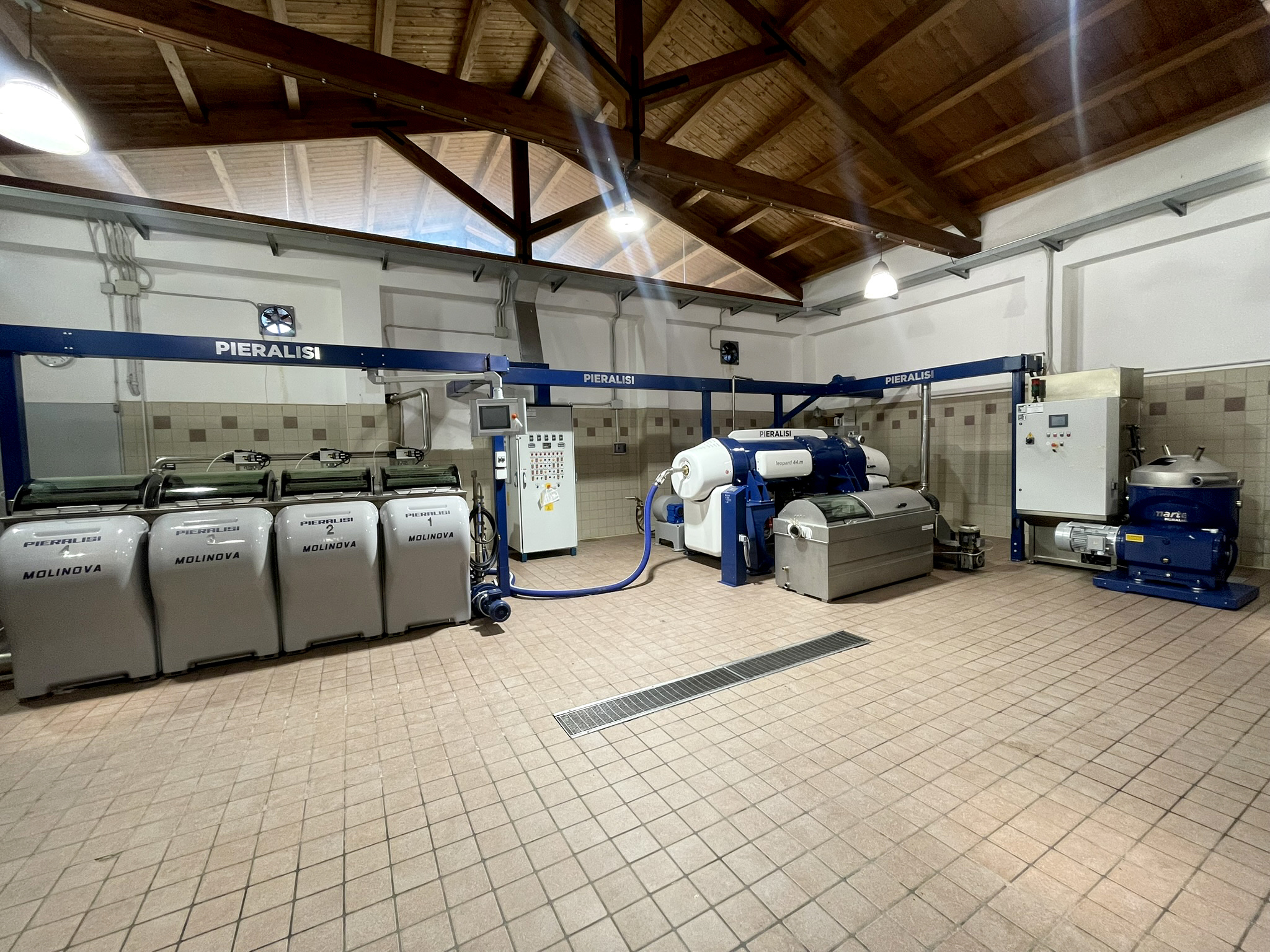 Il frantoio Carbone con gli impianti Pieralisi per l'estrazione a freddo
